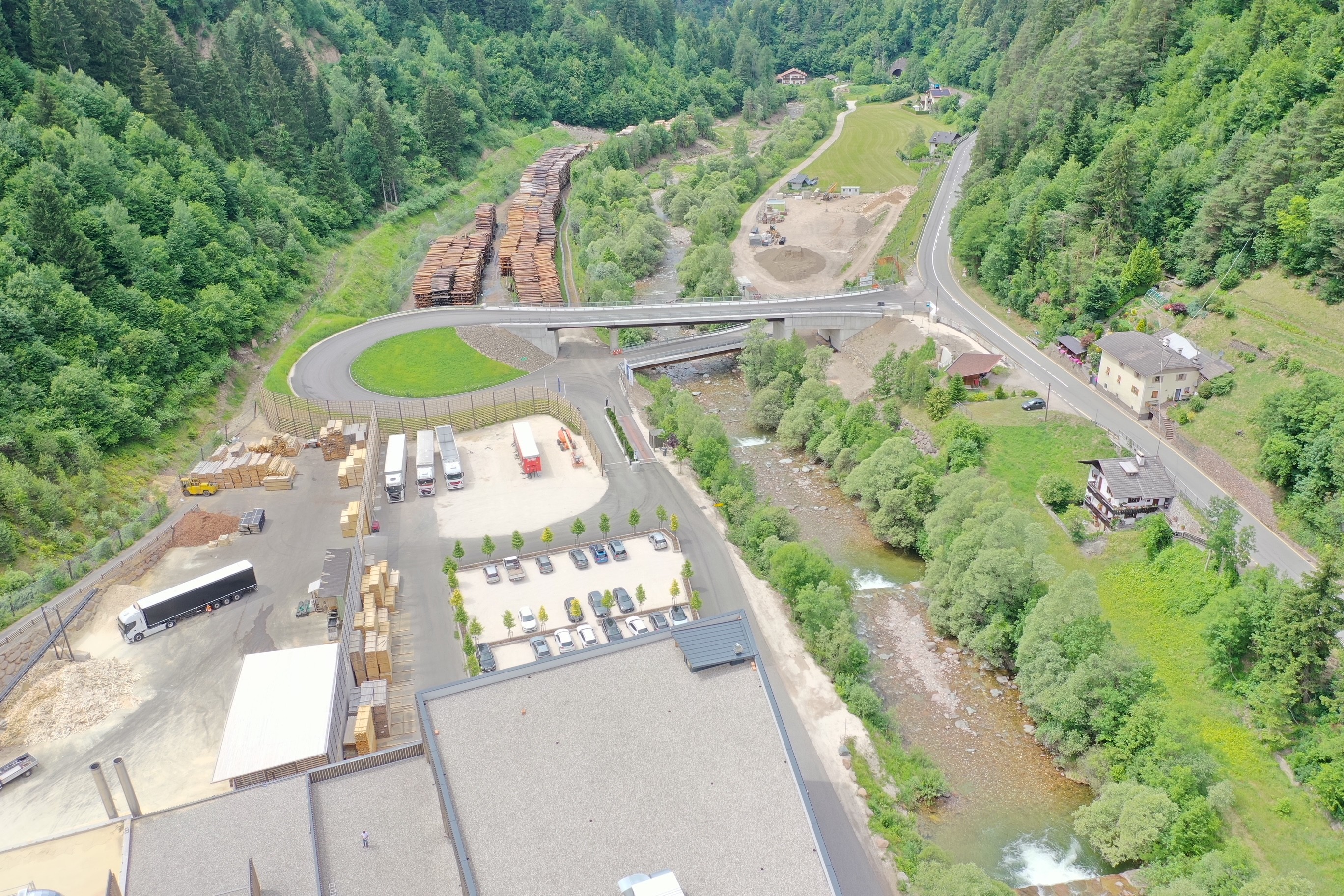 Vista aerea del sito X-Timber con il nuovo accesso ponte